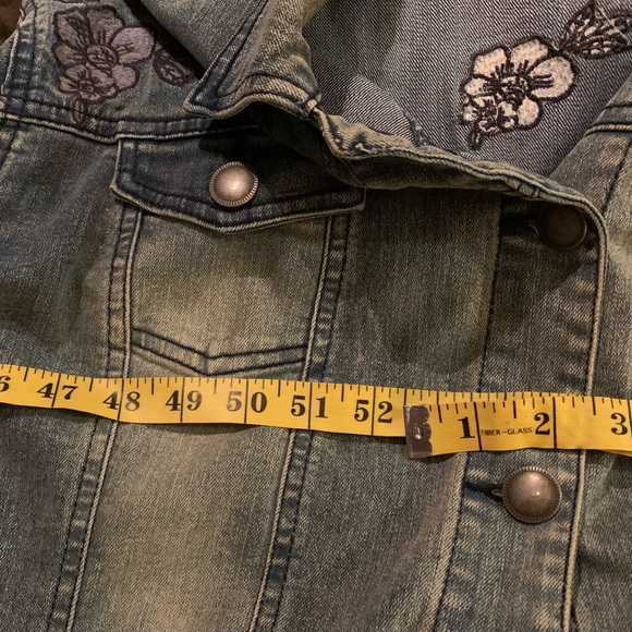 Laura Plus- embroidered denim jacket - Picture 3 of 3